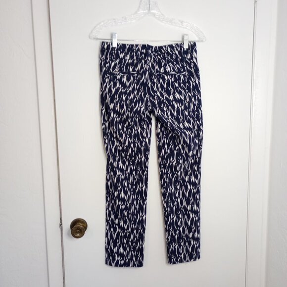 Lilly Pulitzer Luxury Capri Pants in Bright Navy New School Print - Picture 6 of 10